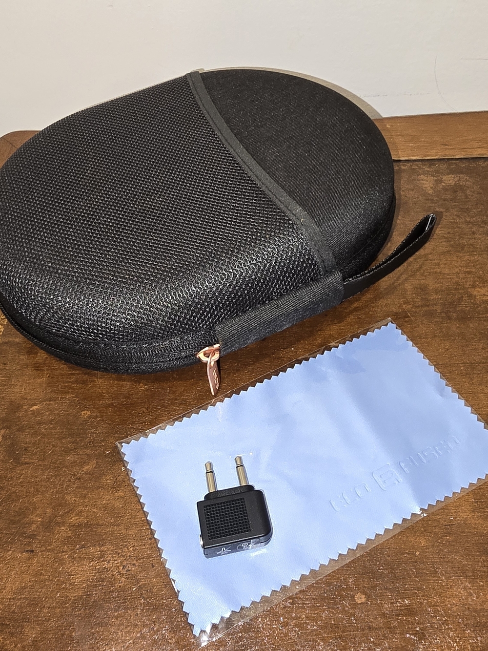 Official Sony WH-1000XM3 Headphone Case OEM Hard Case‎ + In-Flight Adapter - Picture 5 of 6